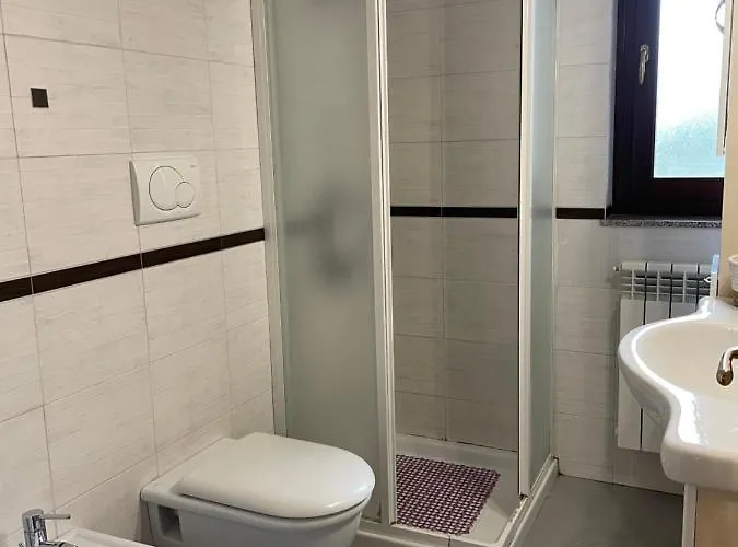 A Casa Di Amici - Intero - Free Parking - Wi-fi דירה לצ'ה