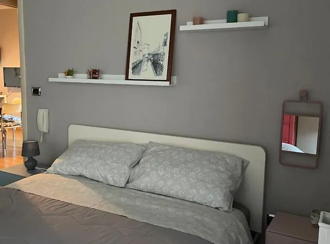 A Casa Di Amici - Intero - Free Parking - Wi-fi דירה לצ'ה